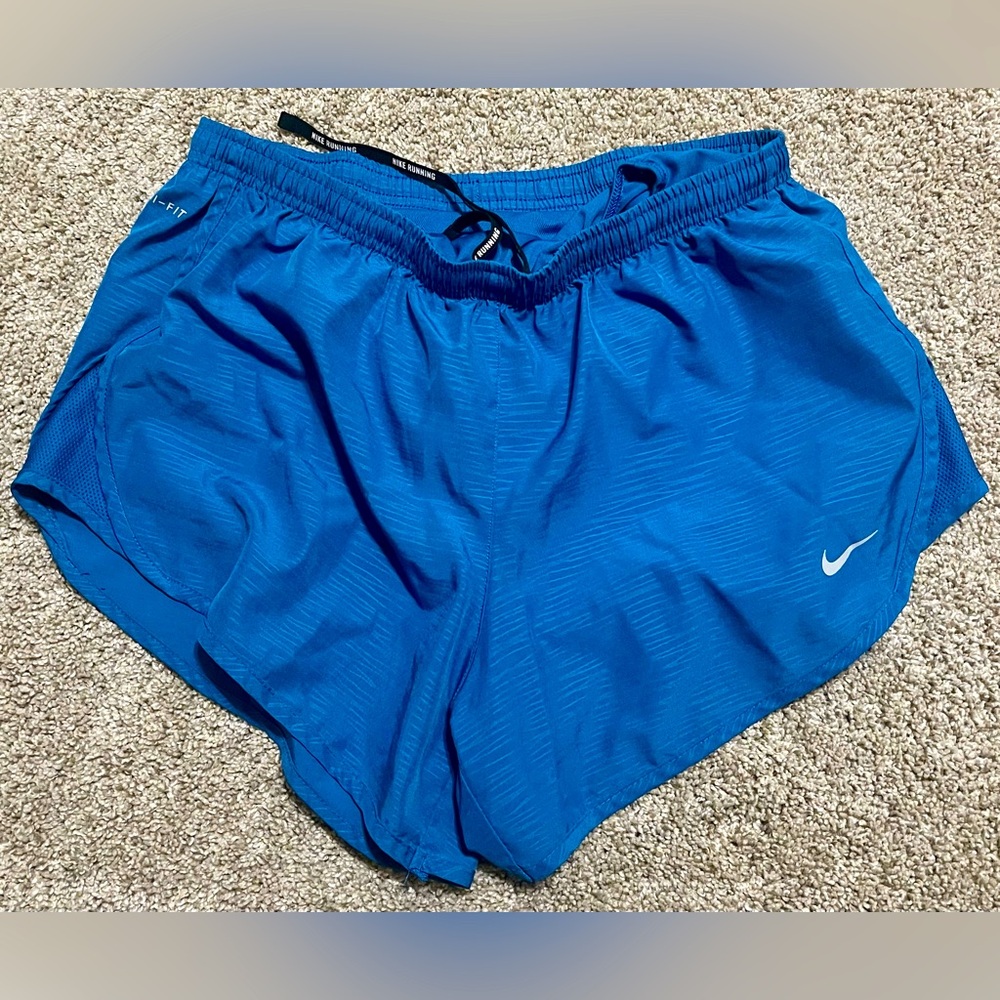 Nike women’s medium running short blue